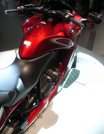 הונדה DN-01: אופנוע חזק ואמין עם שידור חדשני