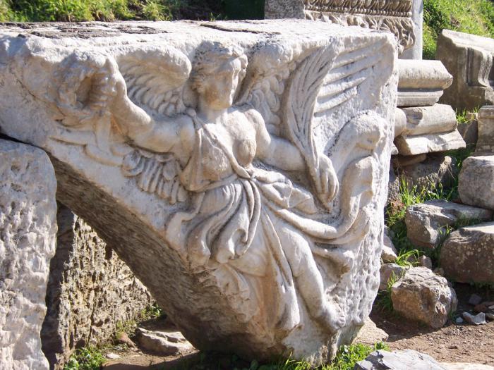 מה היא האלה היוונית ניק? פסלים ומקדשים