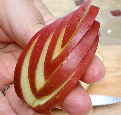 פרטים על איך לחתוך להפליא תפוח