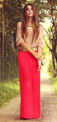 עם מה ללבוש חצאית אדומה: טיפים וטריקים