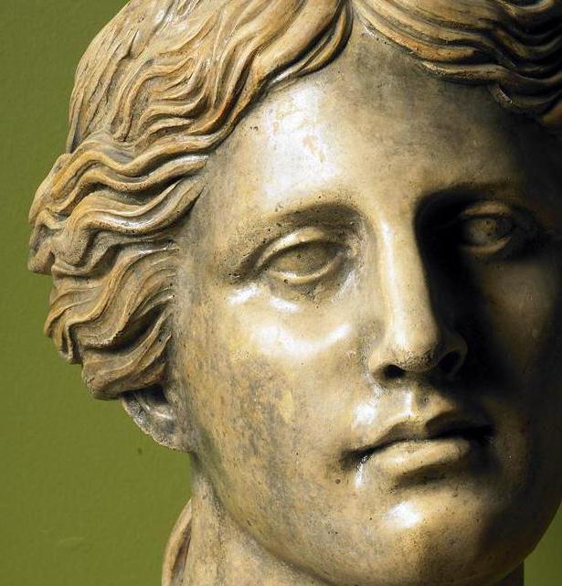 מי אפרודיטה? אלת יוונית עתיקה של אהבה ויופי