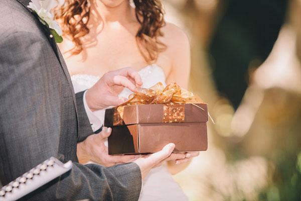 איך לעשות מתנה של כסף לחתונה עם הידיים שלך?