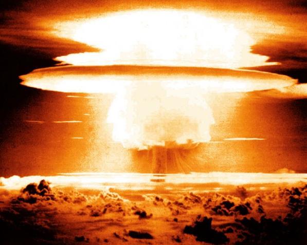 הפצצה האטומית: רוע אוניברסלי או תרופת פלא למלחמות העולם?