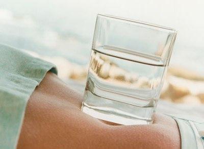 כיצד לשתות מים כראוי לרדת במשקל? טיפים וטריקים