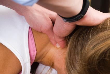 תצהיר מלח על הצוואר: גורם, סימפטומים, טיפול ותוצאות
